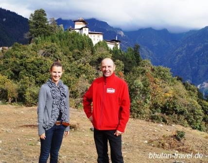 Tag 9 Der Gasa Dzong im Hintergrund
